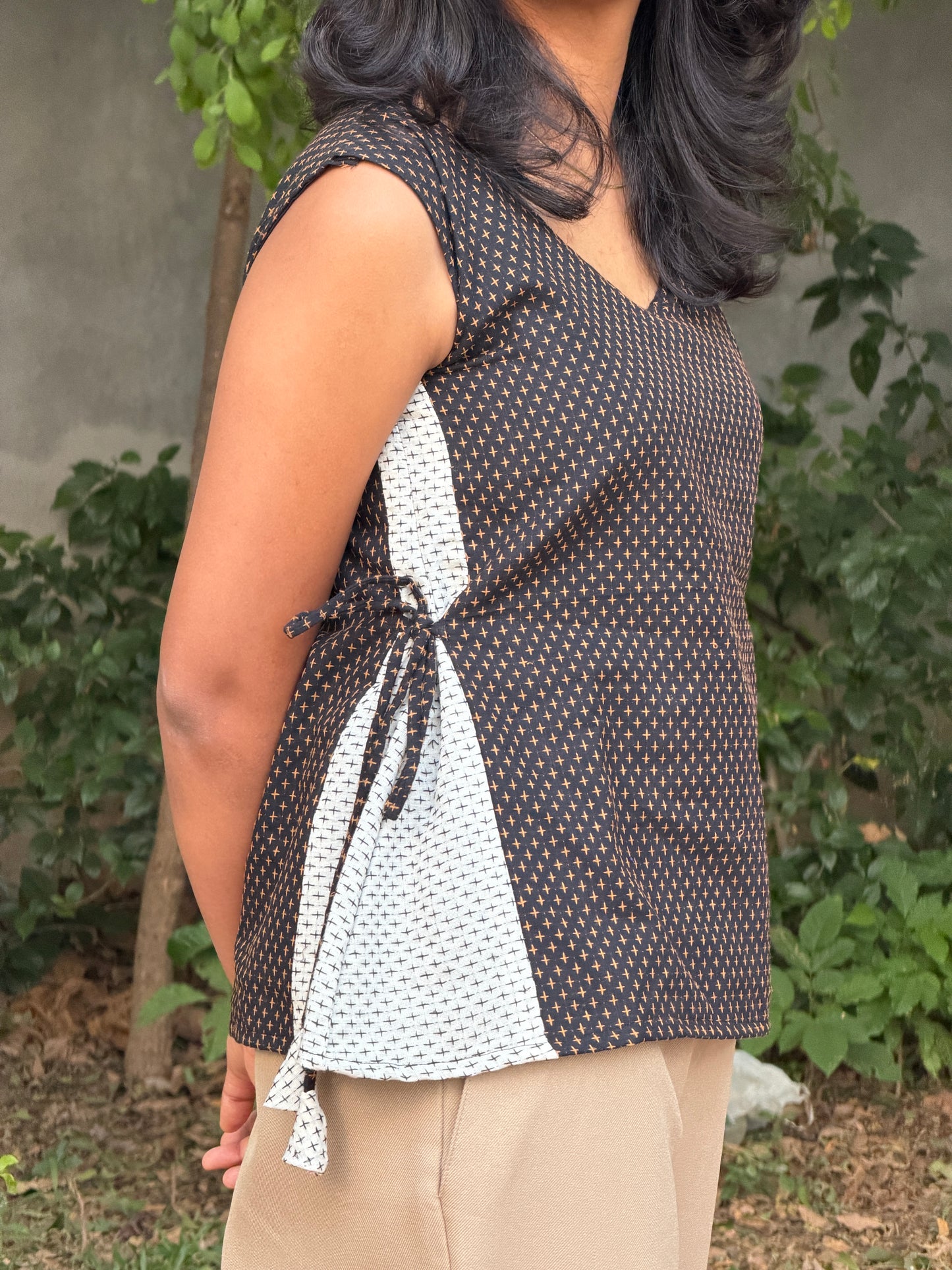 Noir Panel Flare Top